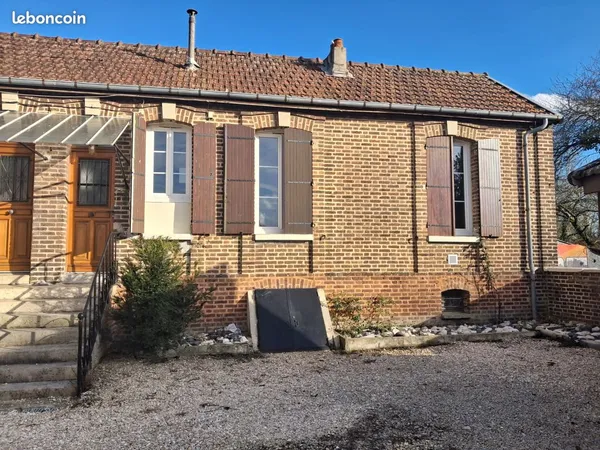 Loue t2 possibilite meuble 36 m2 cour collective