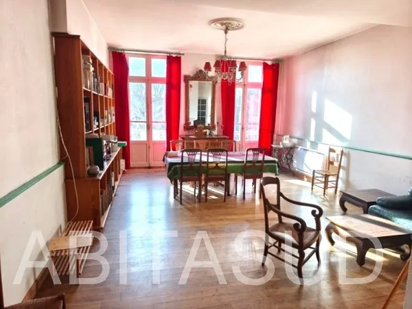 REALMONT Belle maison ancienne 242 m² beaux volumes 4 chambres