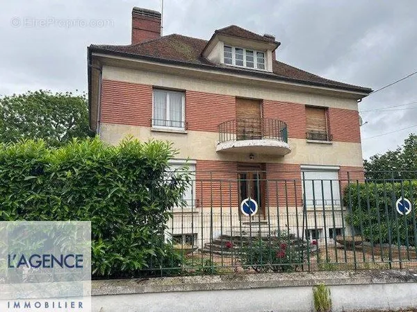 Maison 10 pièces 235 m²