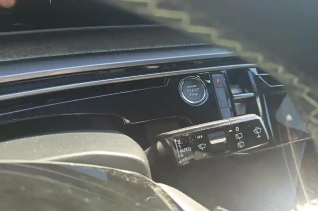 Peugeot 5008 hybrid 145 ch e-dcs6 — photo 26