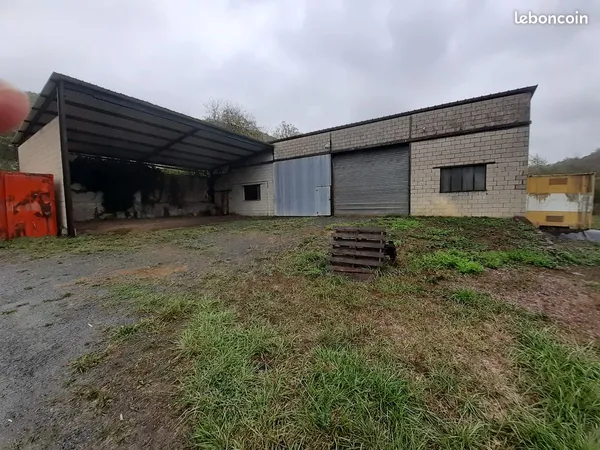 HANGAR À VENDRE - VIREUX-MOLHAIN (08320) - ENVIRON 650 m² - TERRAIN 2 792 m²