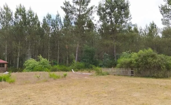 Terrain constructible 1 720 m² dans lotissement calme