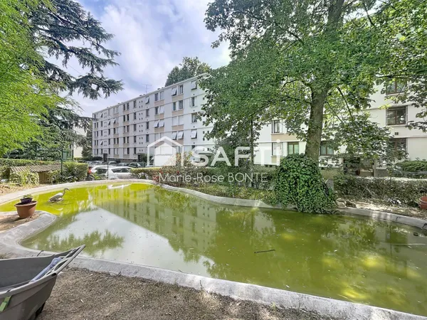 APPARTEMENT T 5 TRES LUMINEUX A PROXIMITE DU RER C
