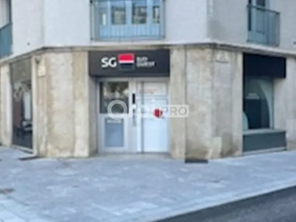 Local commercial 378 m²