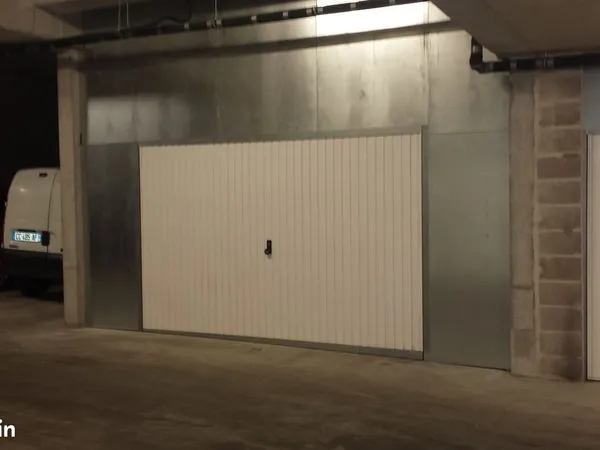 Garage box à louer à Amiens