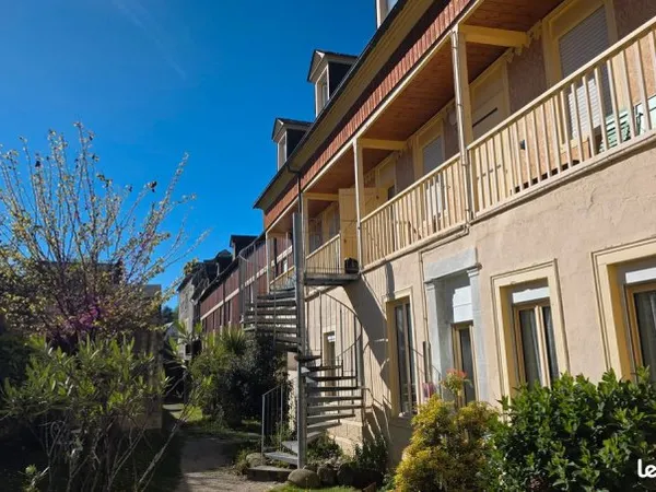 Rare appartement T3 en triplex avec terrasse 54m²m²
