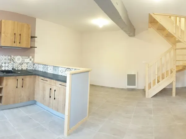 Maison de ville 45 m², 1 chambre, 1 bureau et courette