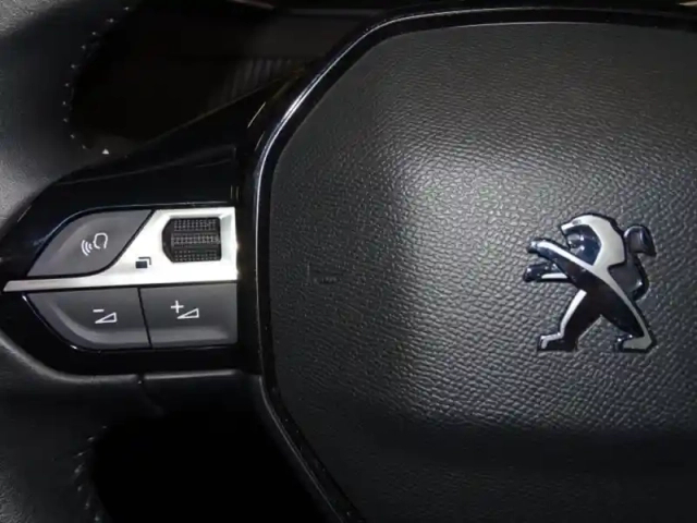 Peugeot 208 1.2 puretech 100ch s&amp;s style — photo 11