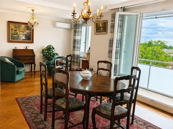 VENISSIEUX PARILLY - APPARTEMENT de 95 M2 TRAVERSANT