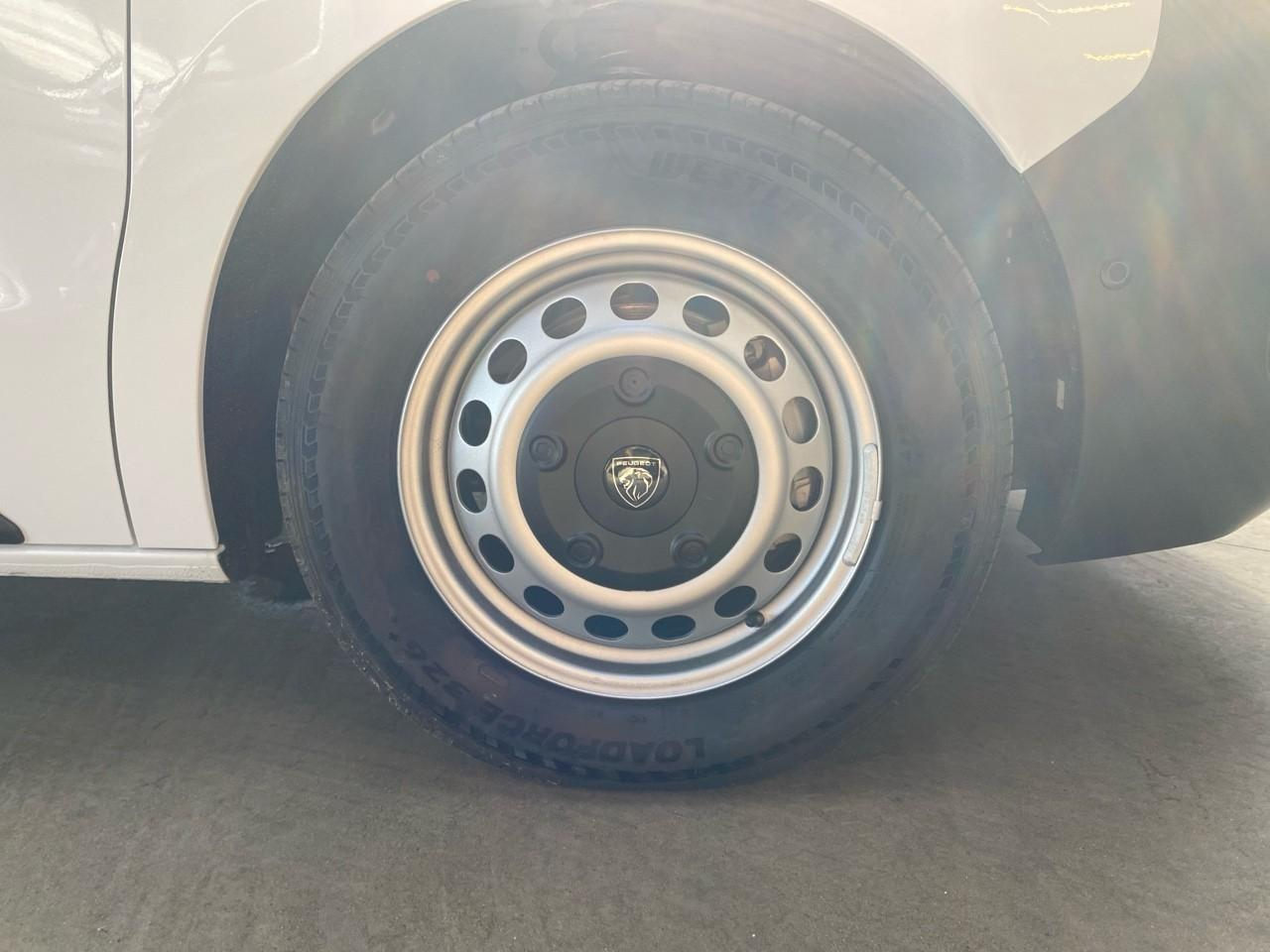 Peugeot Expert xl 2.2 diesel 150ch pack premium connect — photo 11