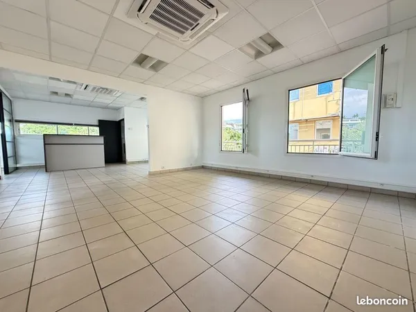 Local commercial Sainte-Clotilde