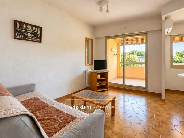 Appartement à vendre 1 pièce Six-Fours-les-Plages (83) - terrasse 11 m² exposée sud - coin nuit - do