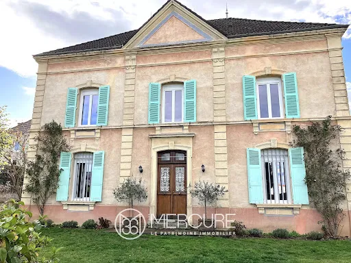 Propriété 8 pièces 233 m²