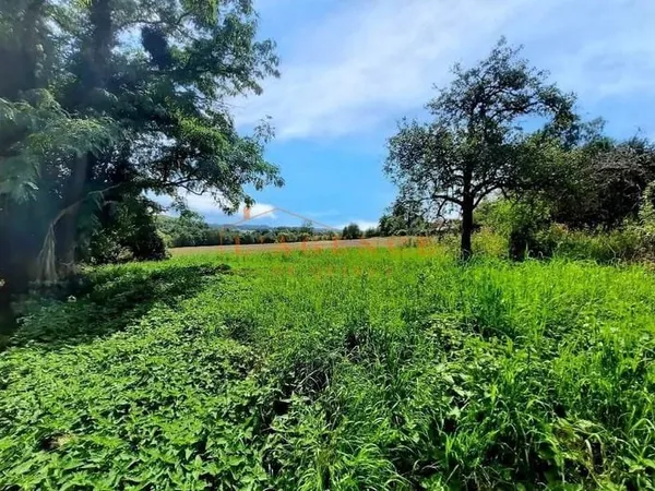 Terrain 408 m²