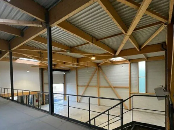 Local d'activité 872 m²