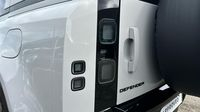 Land-Rover Defender 110 2.0 P300e PHEV X-Dynamic HSE — photo 17