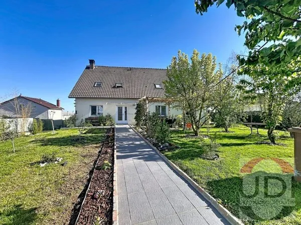 LISSES Maison individuelle familiale ou a divisée 11 pièces
