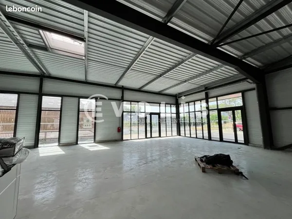 Local commercial 344 m²