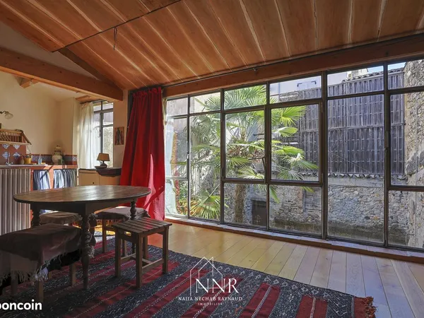 Loft d'artice avec patio et atelier