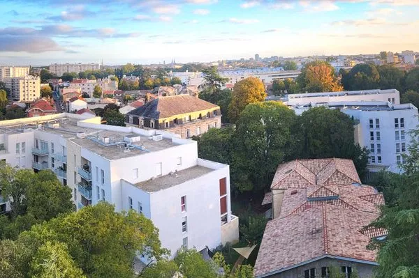 LE BOUSCAT - Vue panoramique exceptionnelle sur Bordeaux - T5 - 9e étage - Parc privé - Garage