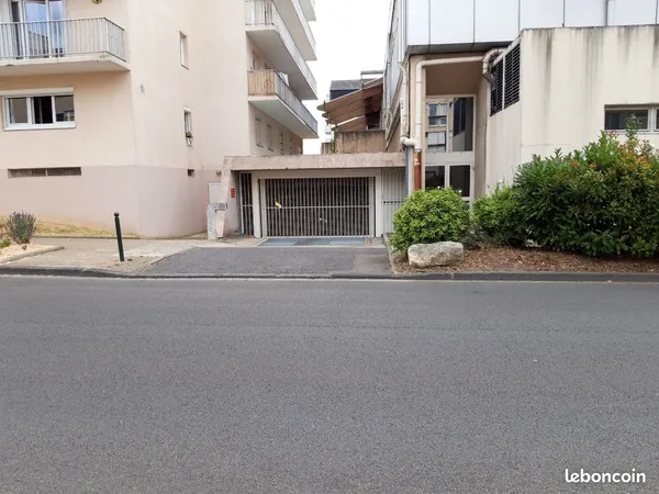 Loue place de parking sécurisée Compiègne