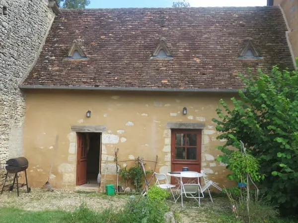 Maison mitoyene (env 57m2 habitables) - secteur Cubjac - ave