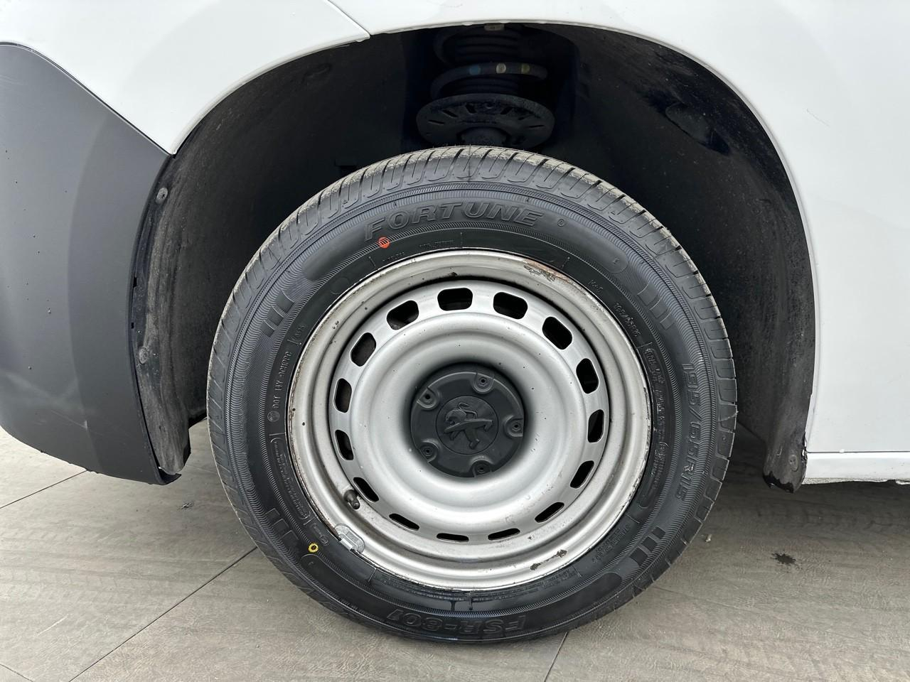 Peugeot Partner fourgon standard 650 kg bluehdi 100 s&s bvm5 aspha — photo 16