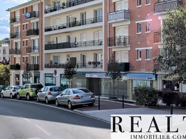 Local commercial 569 m²