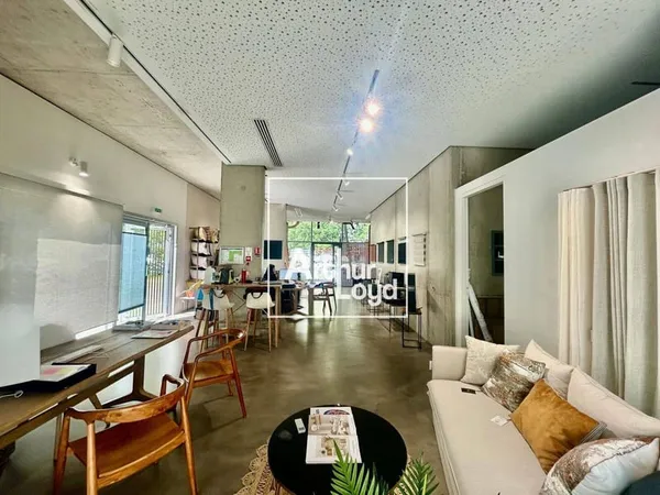 Local commercial 237 m²