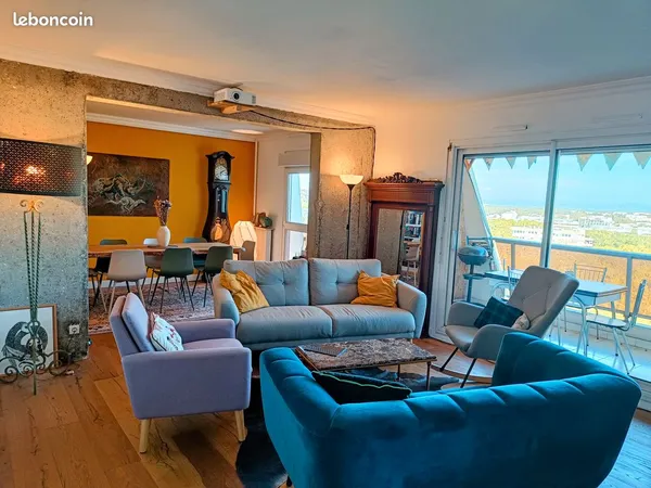 T5 de 98 m² entièrement rénové avec vue exceptionnelle
