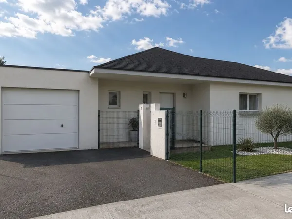 Maison neuve 4 pièces à Boeil Bezing