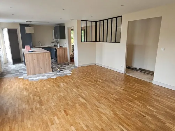 Grand T5 lumineux de 112 m² avec vue sur la Corrèze + Garage