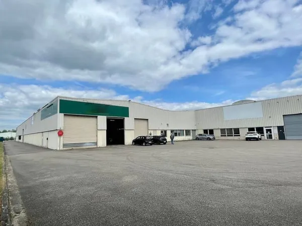 Local d'activité 1739 m²