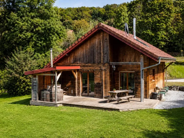 Chalet et son bain nordique proche des cascades du Hérisson