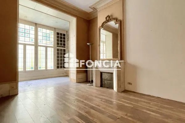 Local 6 pièces 161 m²