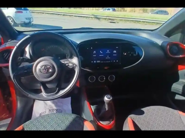 Toyota Aygo X 1.0 vvt-i 72ch design my24 — photo 12