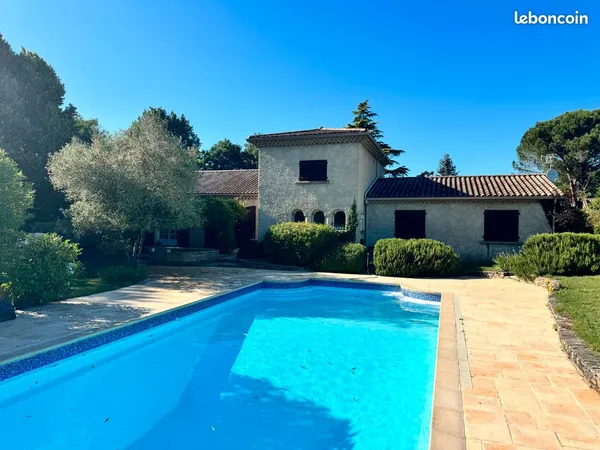 Maison familiale de 200 m² + Terrain de 3320 m² + Piscine - proche Valence