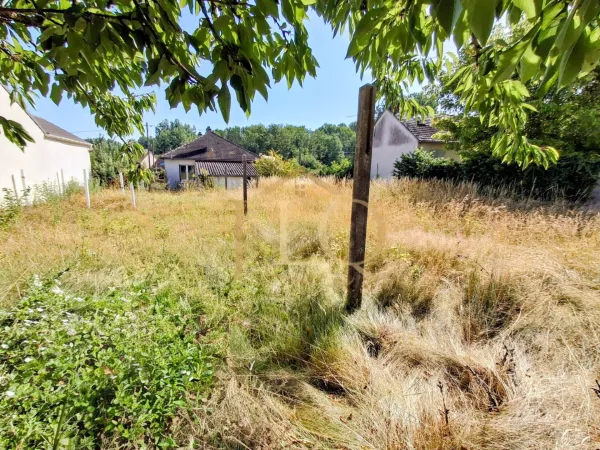 Terrain 438 m²