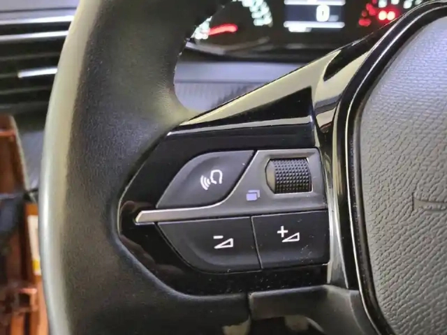 Peugeot 2008 puretech 100 s&amp;s bvm6 — photo 27