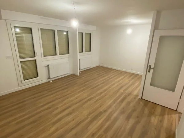 Grand T2 Beaujoire 64 m2 entièrement rénové au goût du jour + Balcon 6,4m2