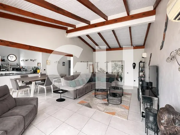 Villa 6 pièces 245 m²