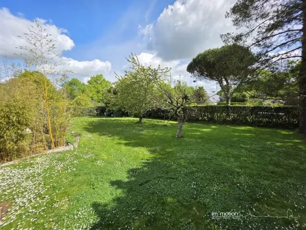 Terrain 554 m²