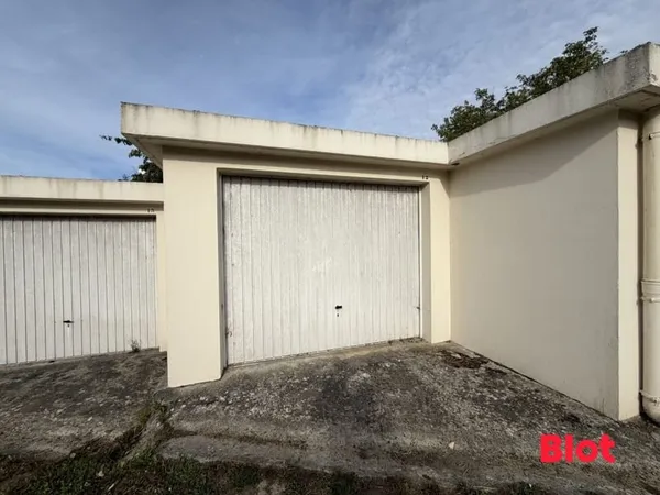 A VENDRE chez BLOT IMMOBILIER de CANCALE - GARAGE - CANCALE: