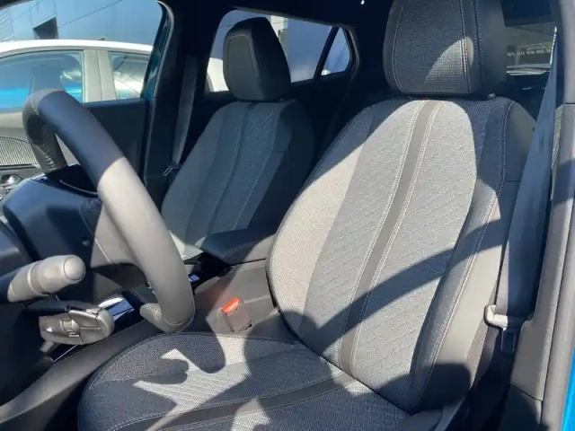Peugeot 2008 electrique 54 kwh 156 ch — photo 51