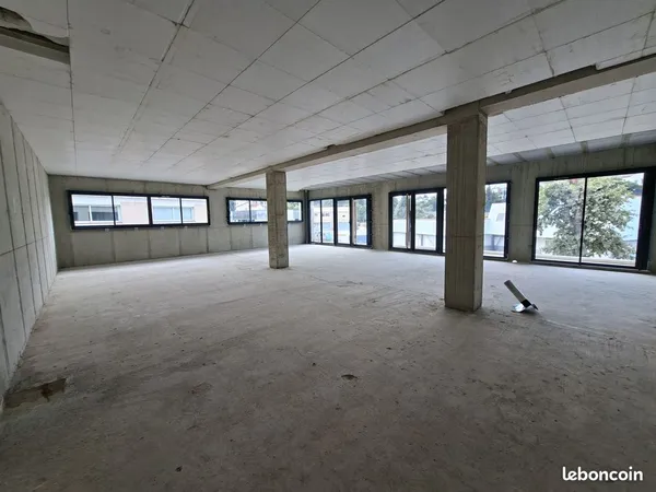 Bureaux 440 m² Mouans-Sartoux