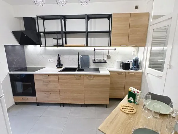 Petite maison entièrement rénovée et meublée avec jardin