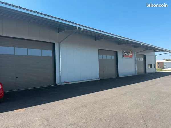 Local d’activité et entrepôt Location Valdahon 168m² 840€