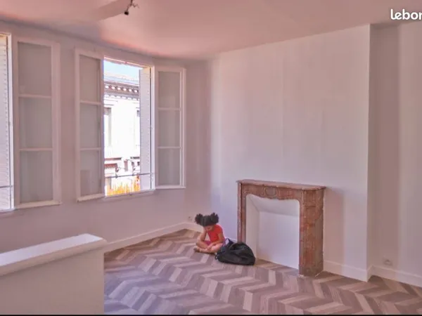 Grand studio 28 m² centre de Libourne, 2ème étage