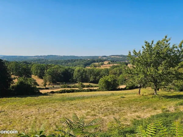 TERRAIN CONSTRUCTIBLE DE 4 335 m² AVEC VUE EXEPTIONNELLE SUR PERPEZAC-LE-BLANC