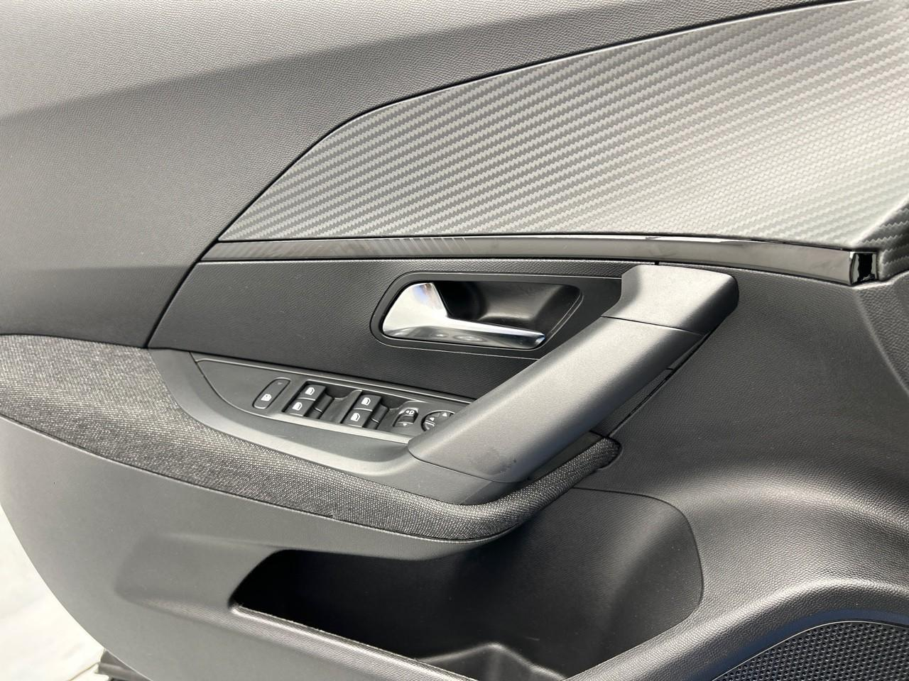 Peugeot 2008 hybrid 136 e-dcs6 style — photo 32